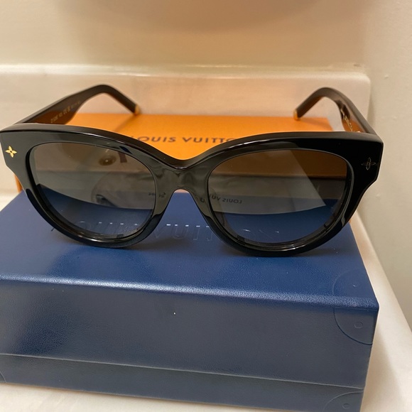 LOUIS VUITTON MONOGRAM ROUND SUNGLASSES BLACK AND GOLD - Picture 3 of 9